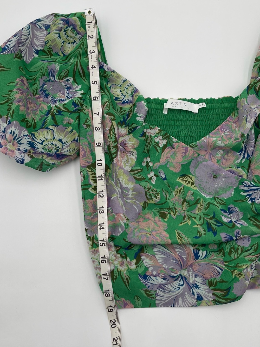ASTR the Label Summer Magic Green Floral Print Puff Sleeve Wrap Top Blouse Small - Picture 10 of 12